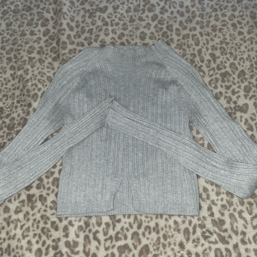Grey long sleeve sweater